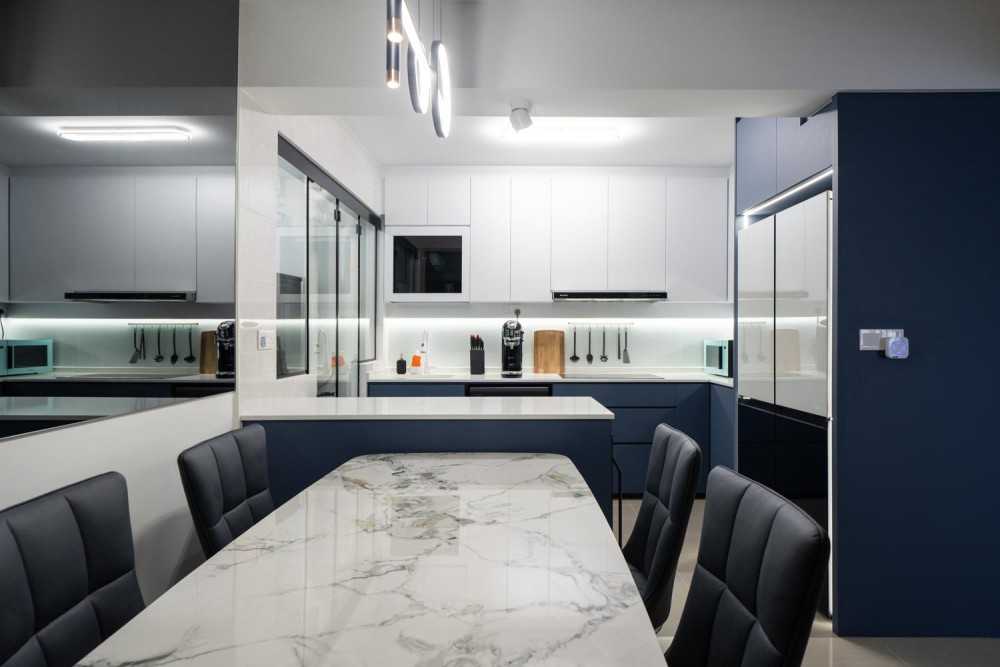 Contemporary Kitchen with Homogeneous Tiles and Dishwasher