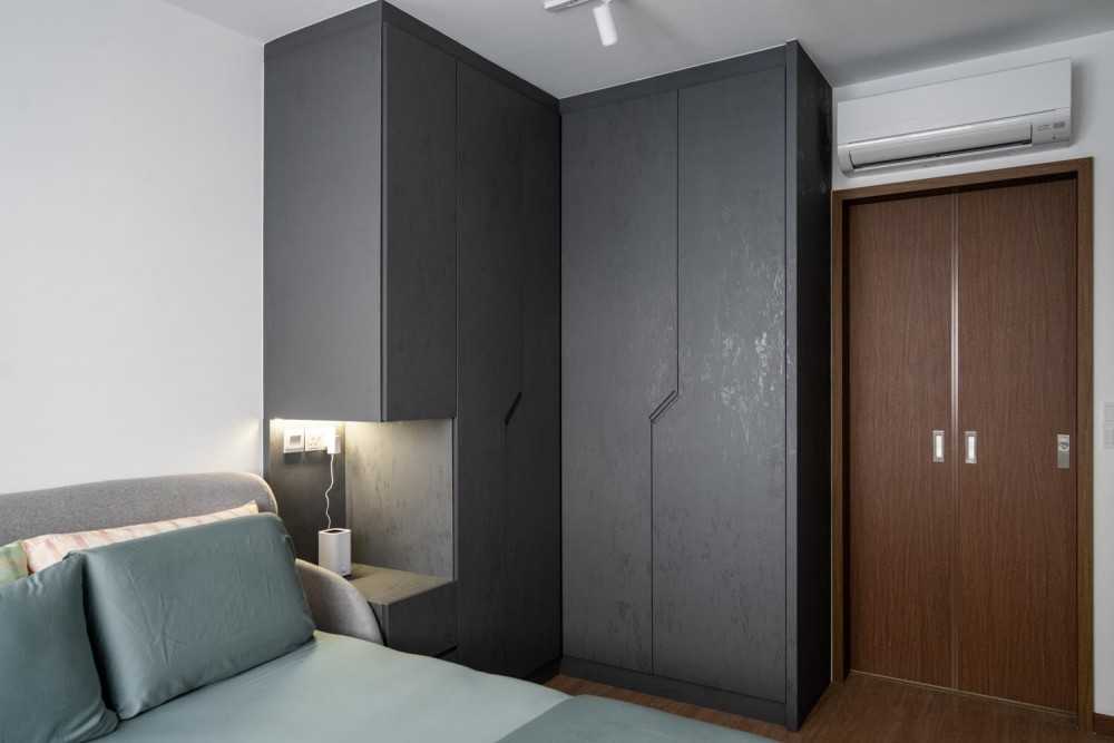 Contemporary Bedroom with Vinyl Flooring and Homogeneous Tiles