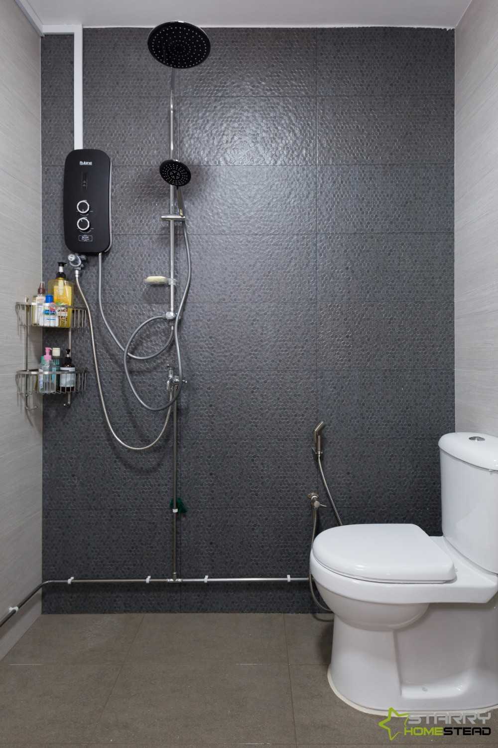 Scandinavian Bathroom with Bathroom Accessories and Tiles
