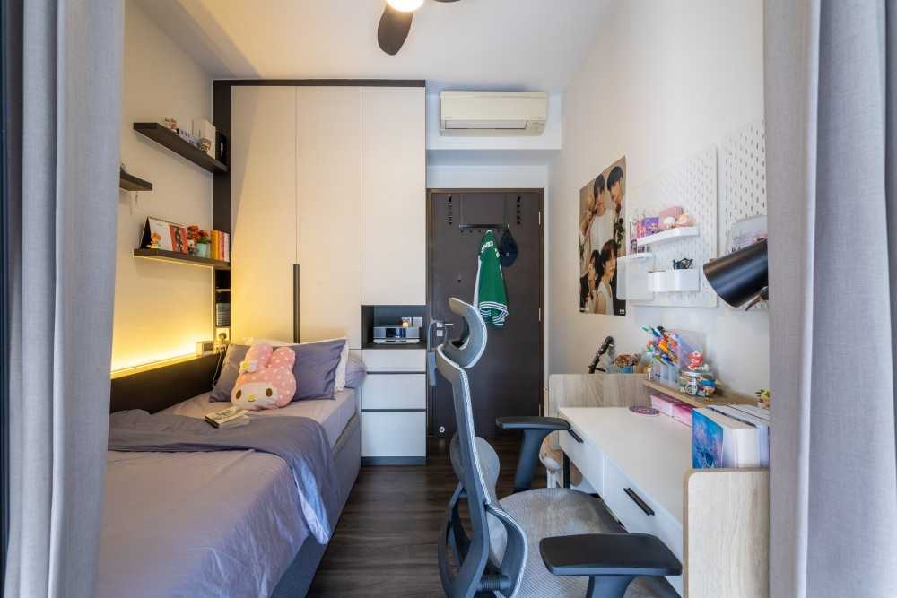 Minimalist Bedroom with Wardrobe and Ceiling Fan