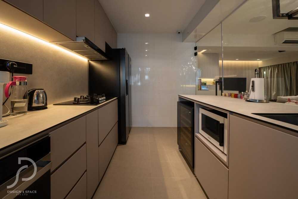 Modern Kitchen with Wood Flooring and Kitchen Window