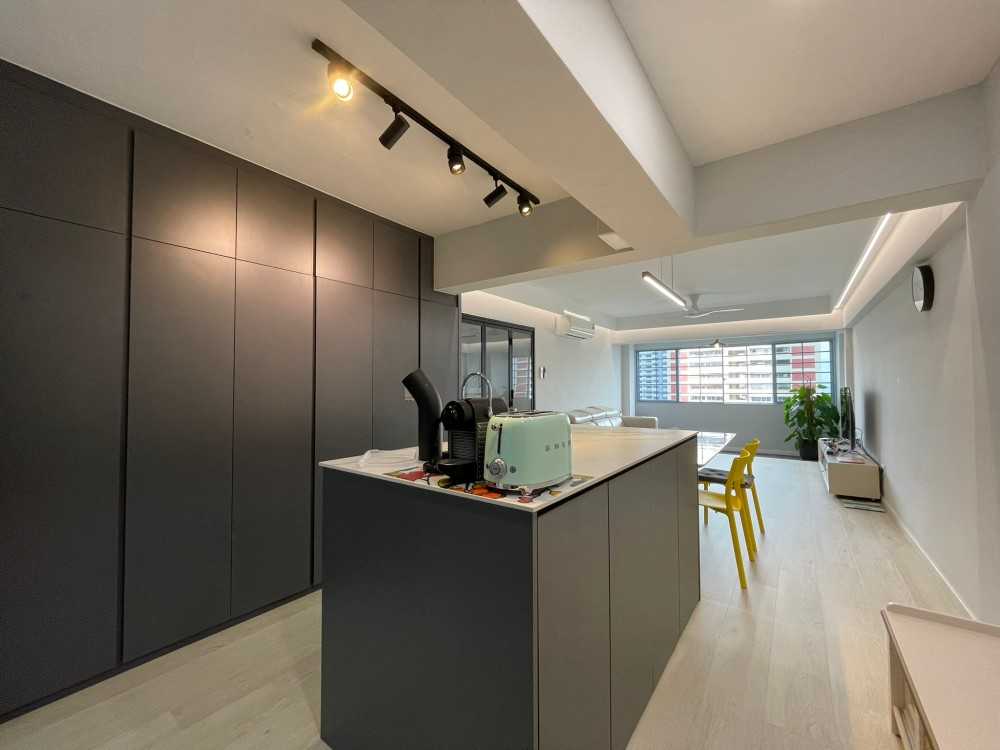 Contemporary Kitchen with Vinyl Flooring and Kitchen Island