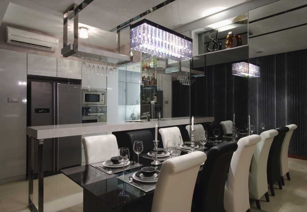 Modern Dining Room with Mirror and Drop Ceiling