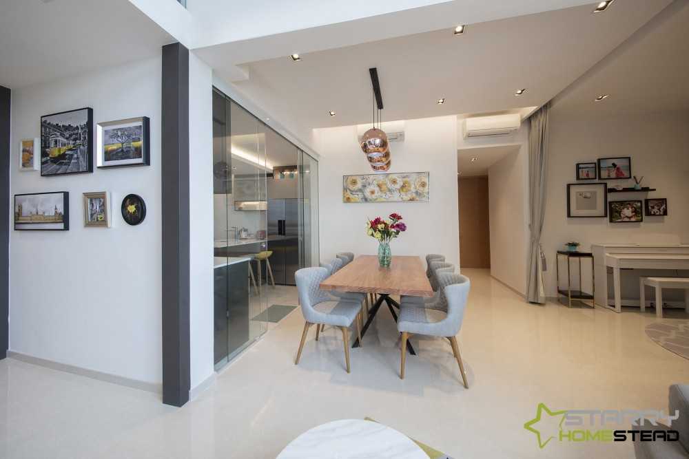 Contemporary Dining Room with Dining Table and Dining Chairs