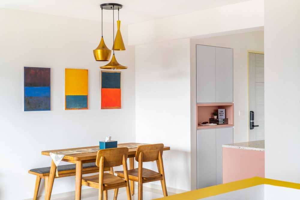 Modern Dining Room with Drop Light and Dining Table