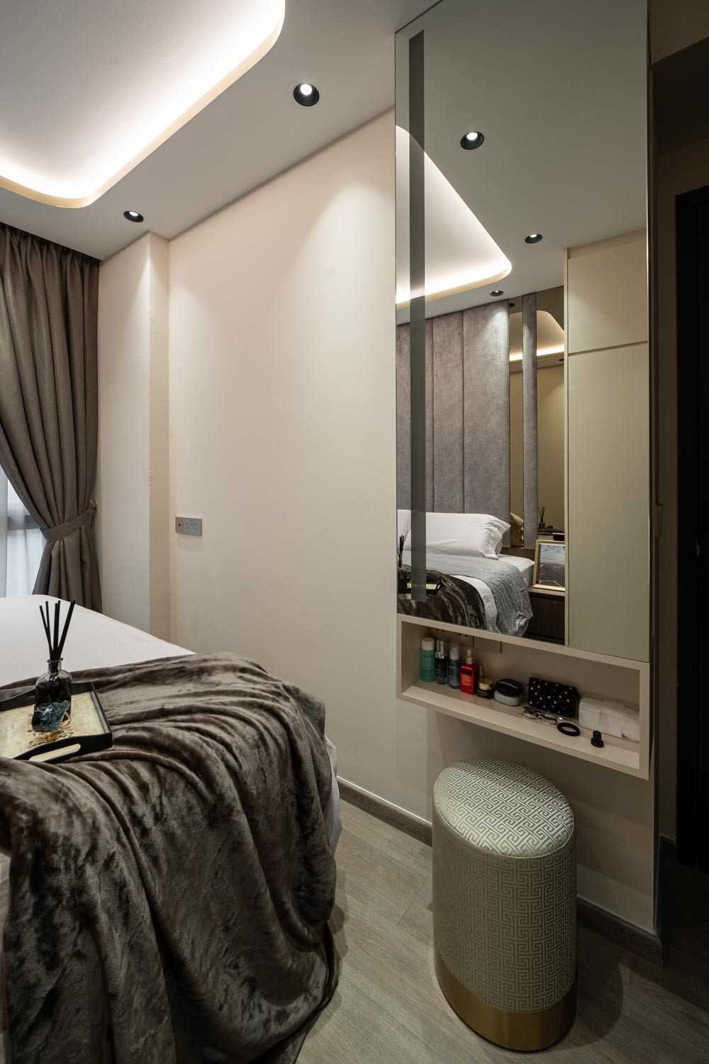 Modern Bedroom with Vinyl Flooring and Mirror
