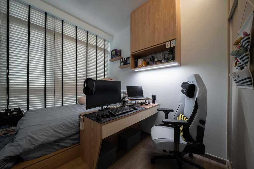 Modern Bedroom with Bookshelf and Wood Flooring