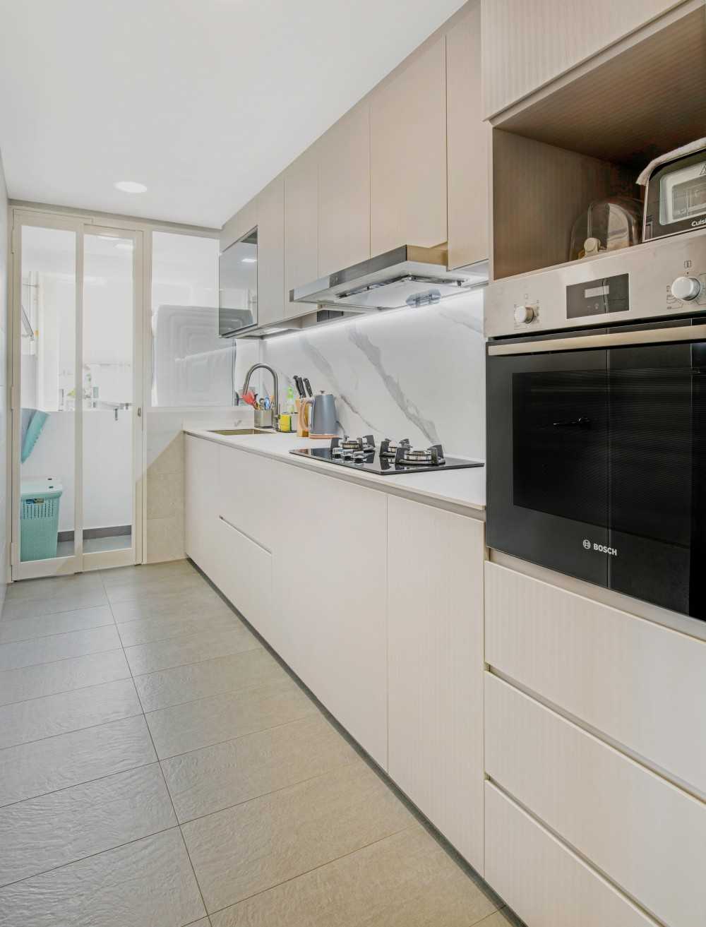 Contemporary Kitchen with Countertop and Homogeneous Tiles