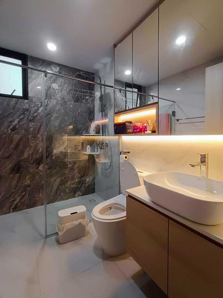 Modern Bathroom with Mirror and Shower Screen