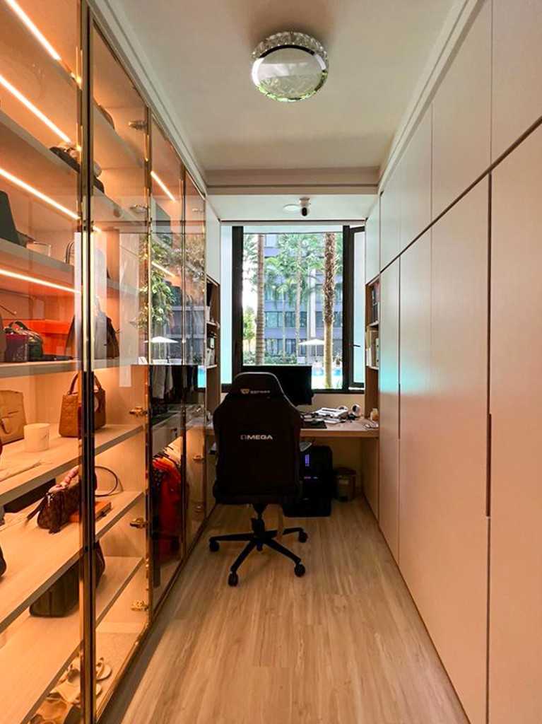 Modern Study with Wardrobe and Desk Chairs
