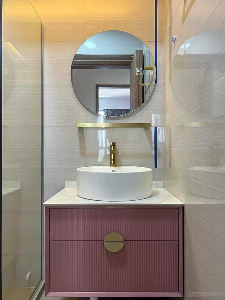 Scandinavian Bathroom with Mirror and Bathroom Storage