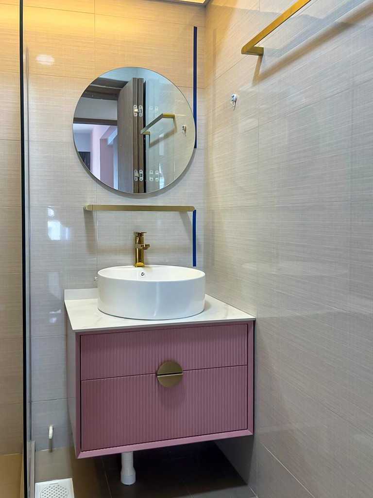 Scandinavian Bathroom with Mirror and Bathroom Storage