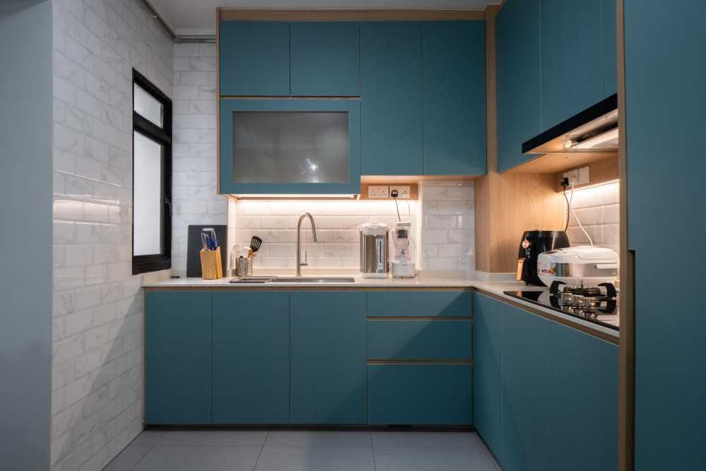 Contemporary Kitchen with Wood Flooring and Kitchen Window