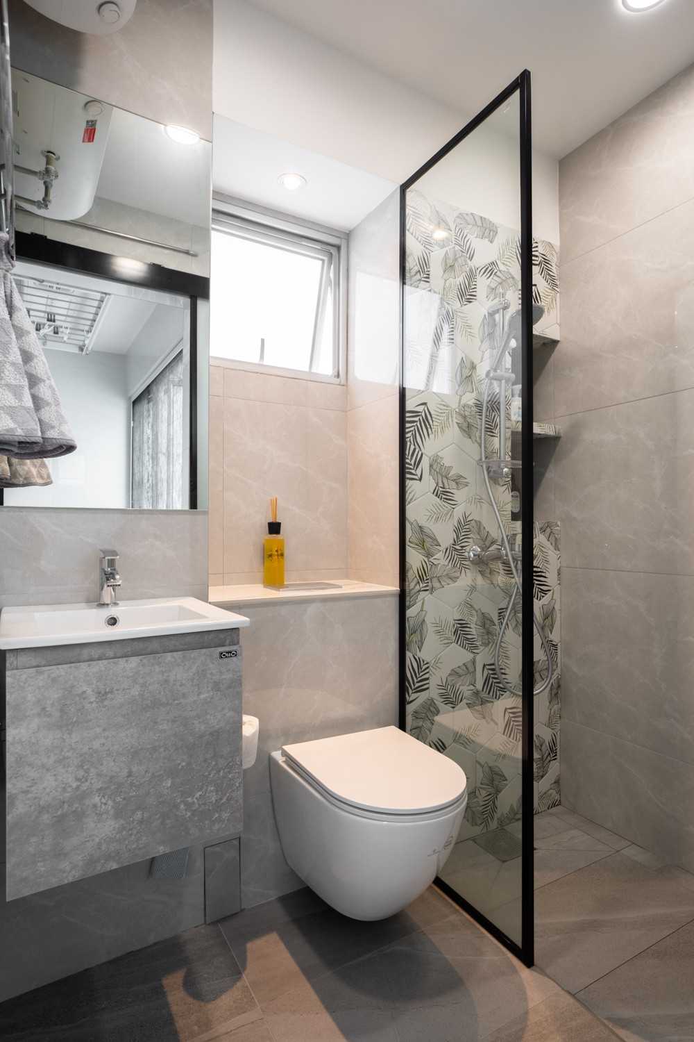Contemporary Bathroom with Mirror and Shower Screen