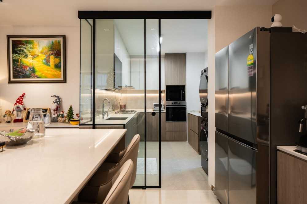 Modern Kitchen with Wood Flooring and Kitchen Window
