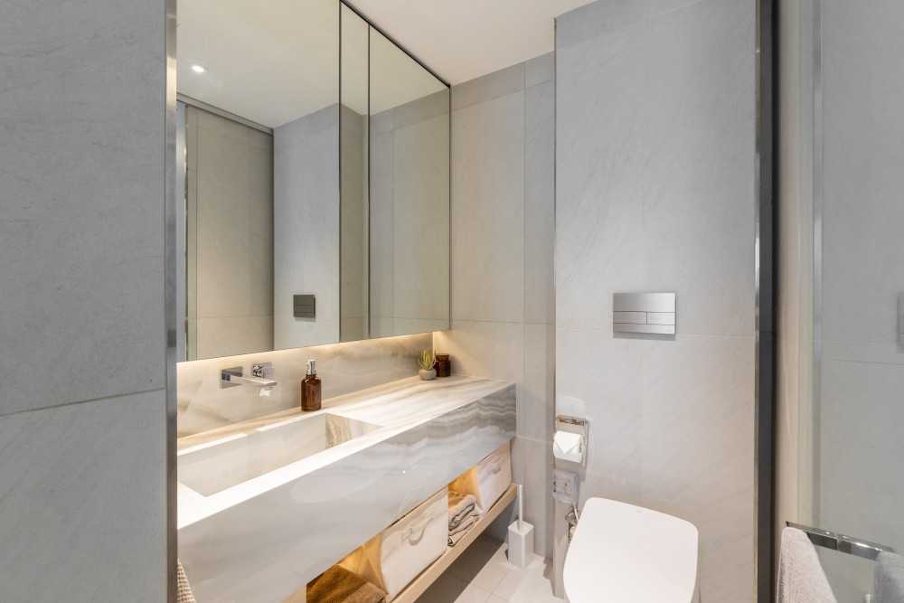 Modern Bathroom with Mirror and Vanity Counter