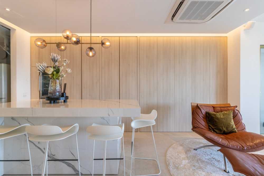 Modern Living Room with Countertop and Kitchen Island