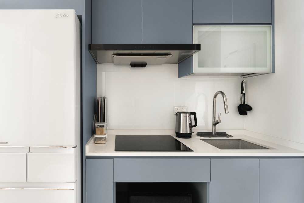Modern Kitchen with Countertop and Kitchen Backsplash
