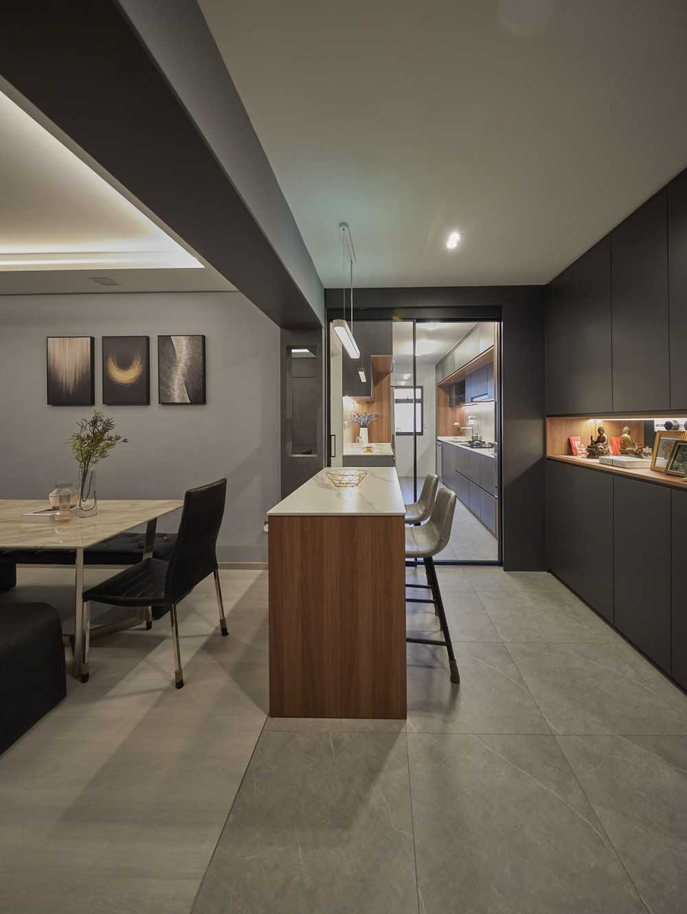 Contemporary Foyer with Vinyl Flooring and Artwork
