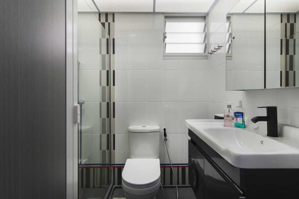 Contemporary Bathroom with Mirror and Shower Screen