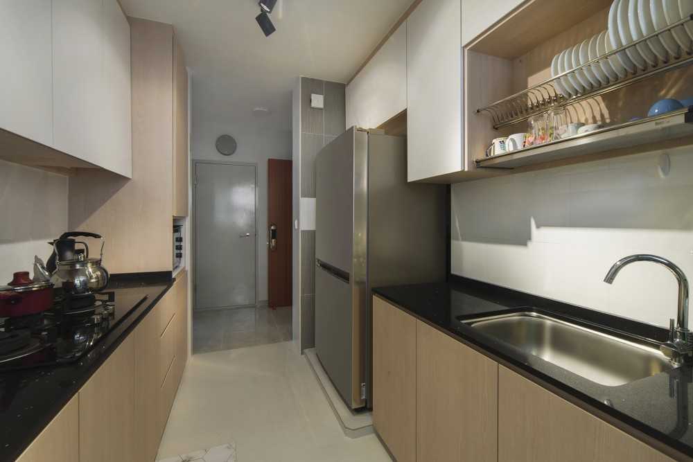 Contemporary Kitchen with Countertop and Cupboard