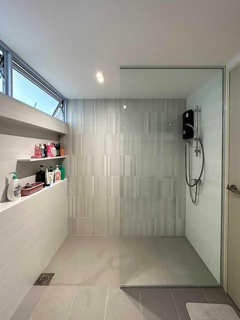 Modern Bathroom with Shower Screen and Bathroom Storage