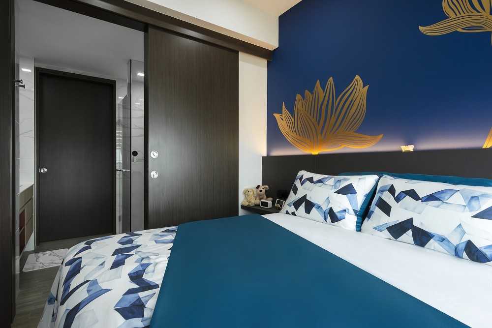 Contemporary Bedroom with Vinyl Flooring and Cove Lighting