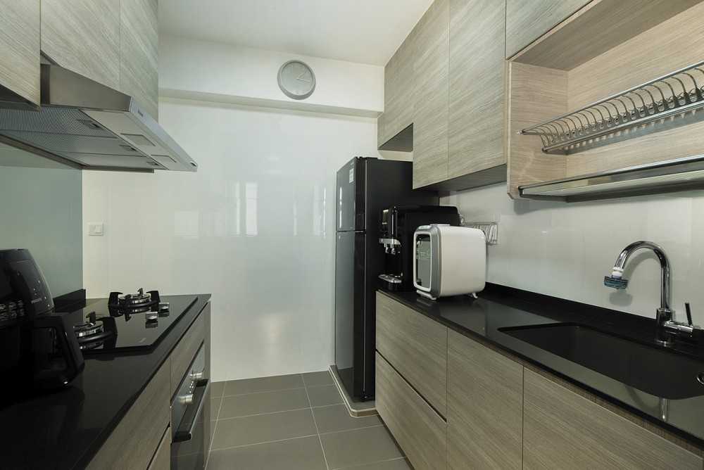 Scandinavian Kitchen with Countertop and Homogeneous Tiles
