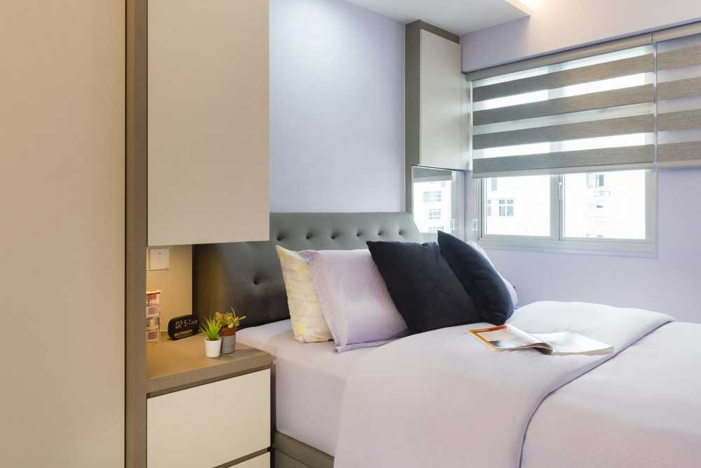 Minimalist Bedroom with Vinyl Flooring and Wardrobe