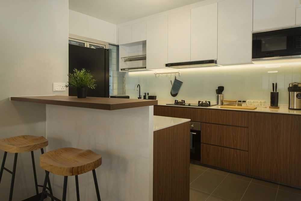 Contemporary Kitchen with Countertop and Open Kitchen