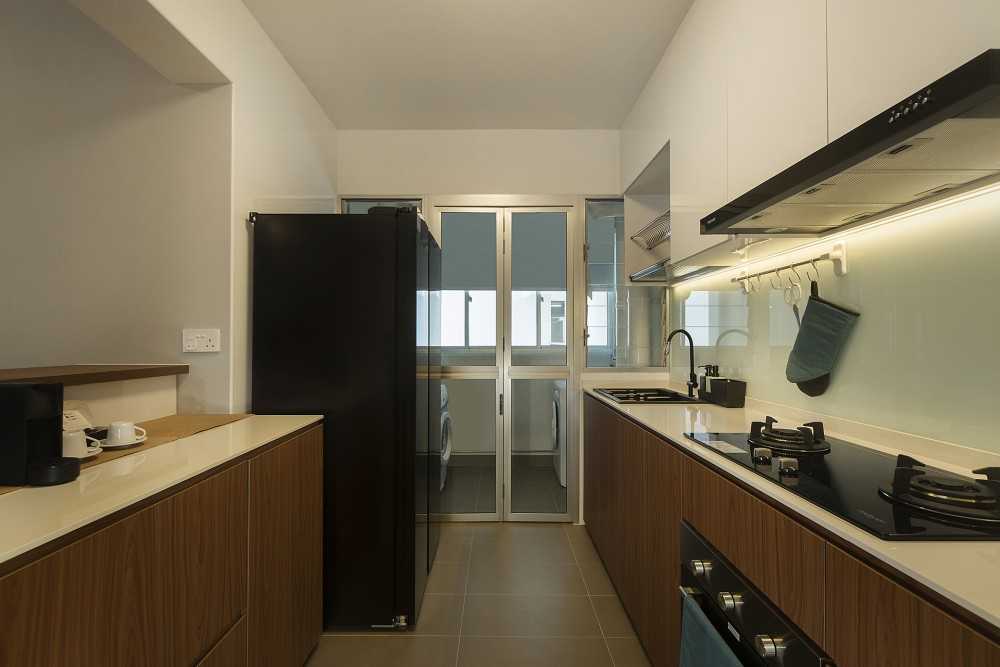 Contemporary Kitchen with Countertop and Kitchen Window