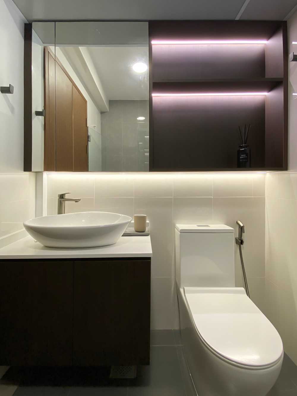 Scandinavian Bathroom with Mirror and Bathroom Storage