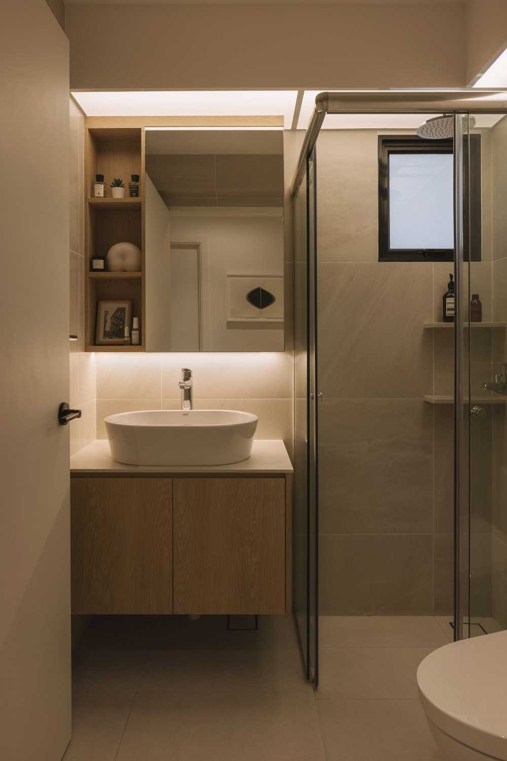 Modern Bathroom with Mirror and Shower Screen