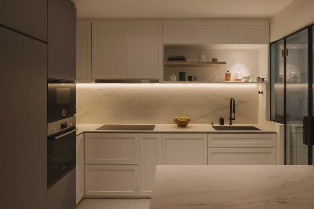 Modern Kitchen with Kitchen Island and Open Kitchen
