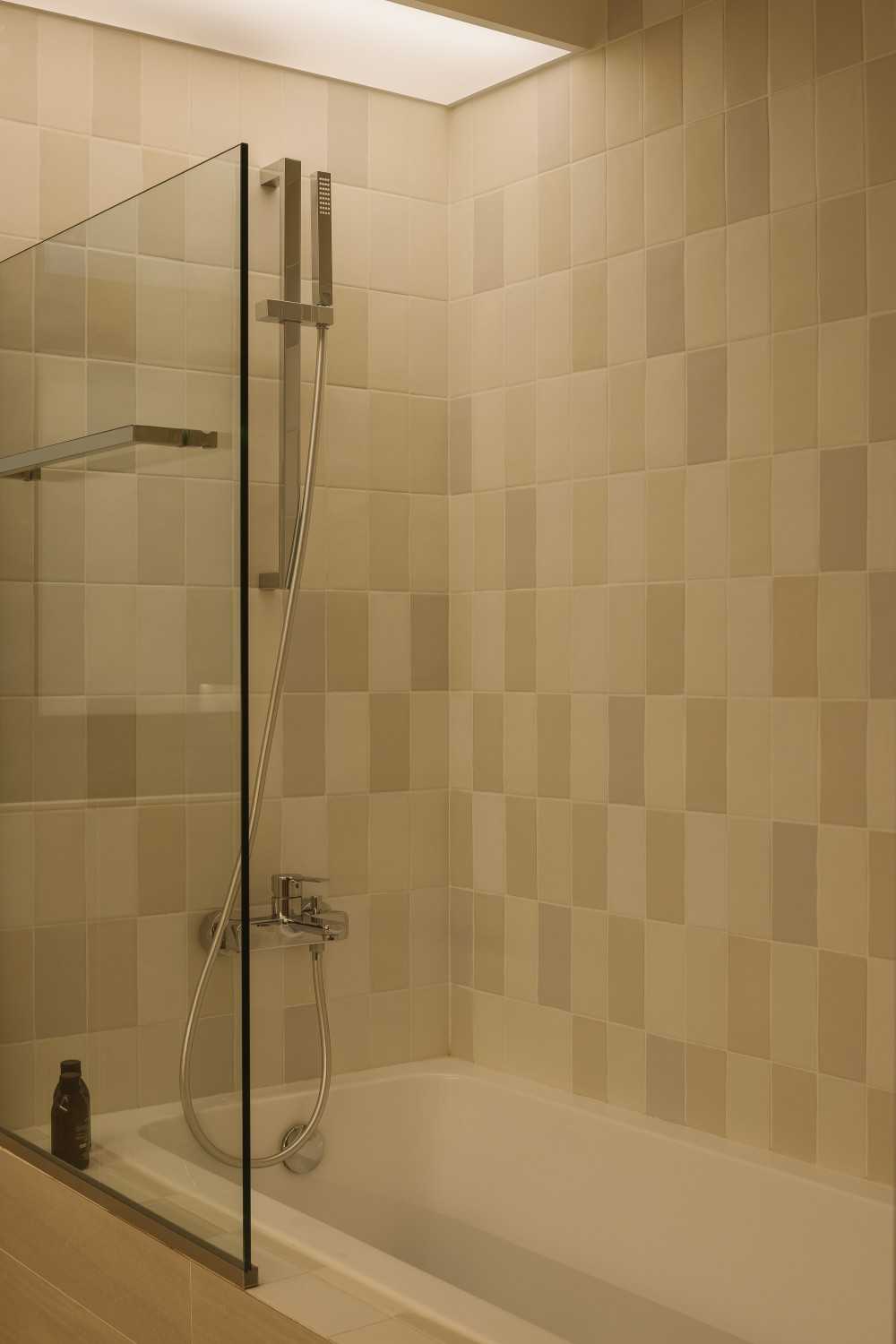Modern Bathroom with Bathtub and Shower Screen