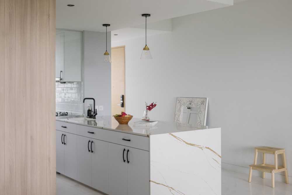 Modern Pantry with Kitchen Island and Drinkware