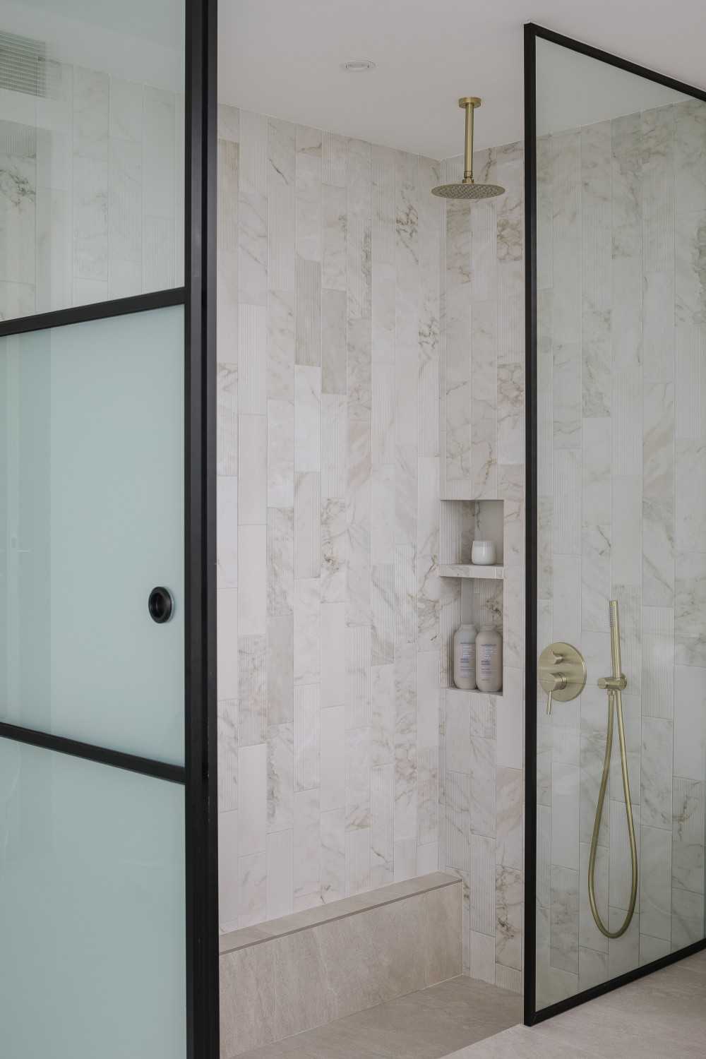 Modern Bathroom with Bathroom Storage and Bathroom Accessories