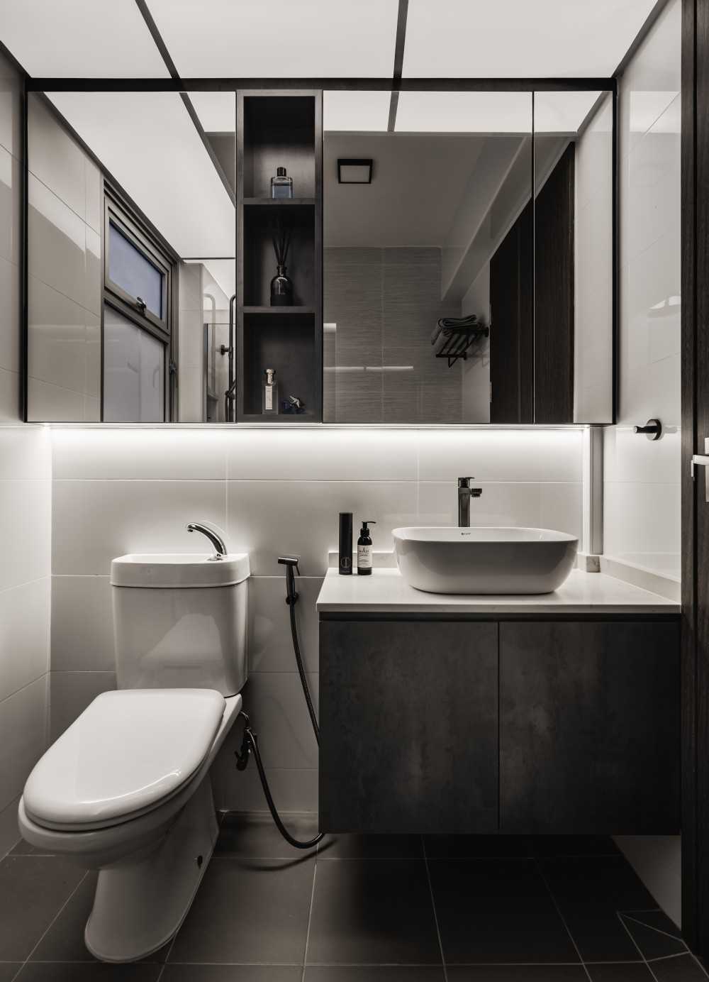 Contemporary Bathroom with Countertop and Mirror