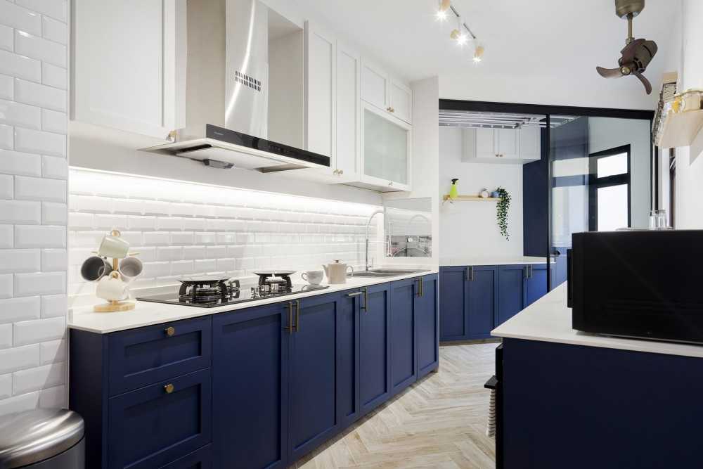 Country Kitchen with Countertop and Homogeneous Tiles