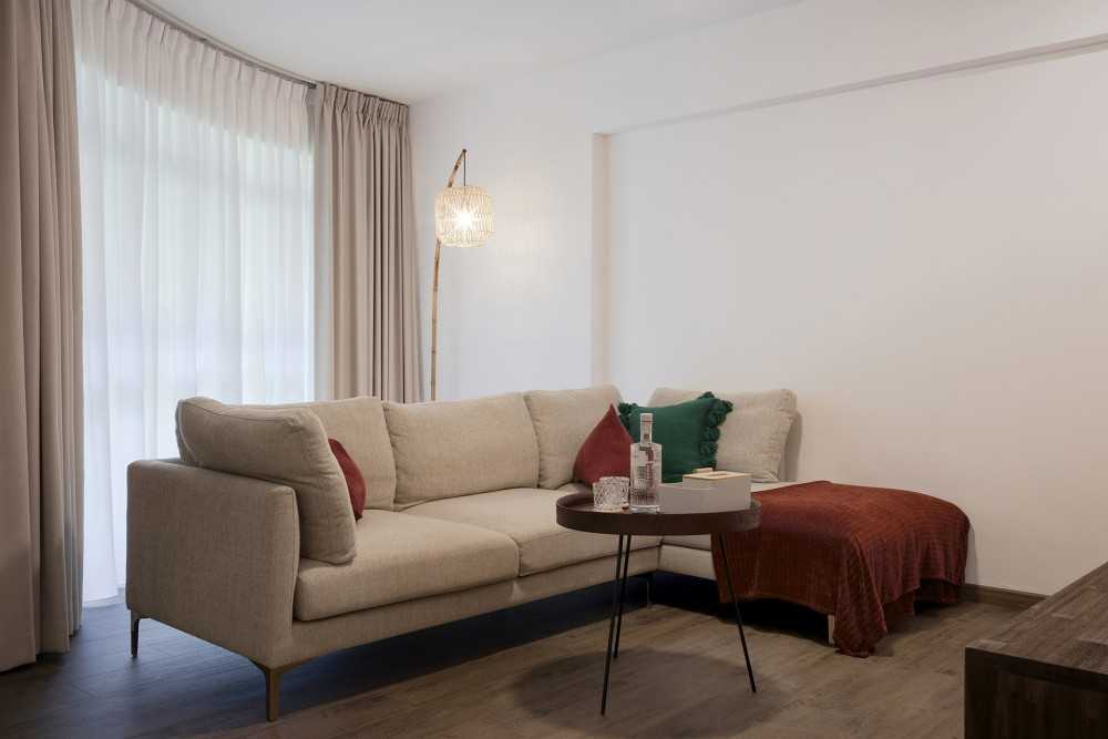 Country Living Room with Vinyl Flooring and Sofa