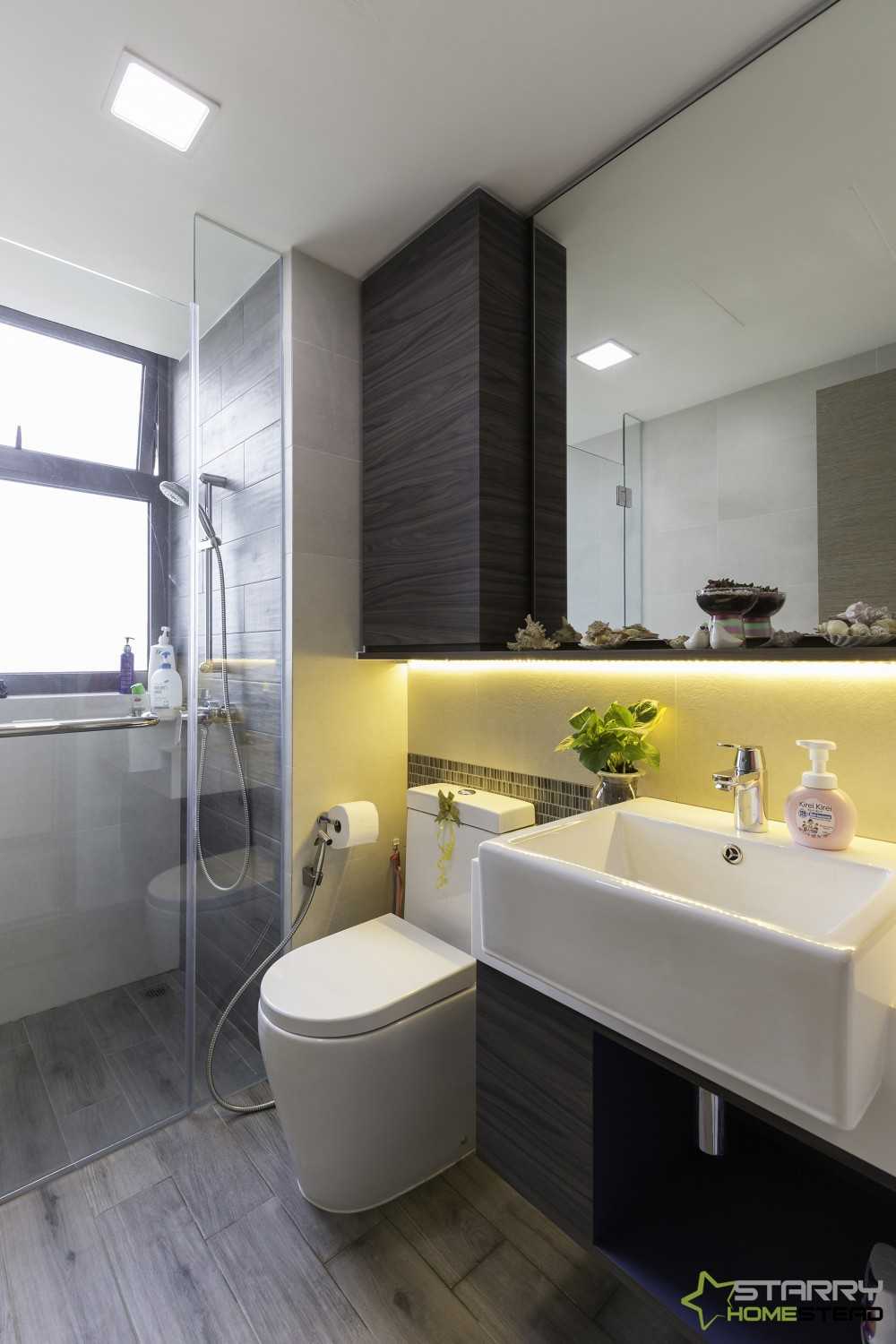 Modern Bathroom with Mirror and Vanity Counter
