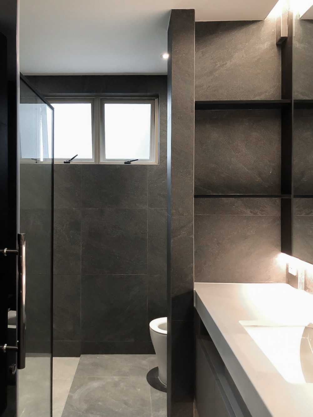 Modern Bathroom with Mirror and Bathroom Storage