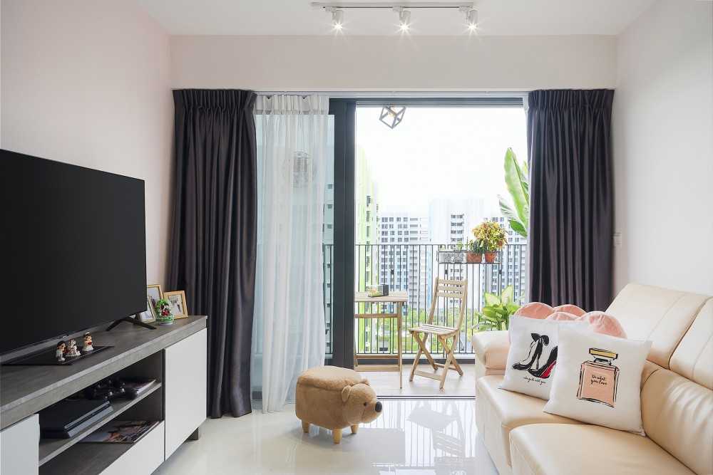 Scandinavian Living Room with Homogeneous Tiles and TV Console