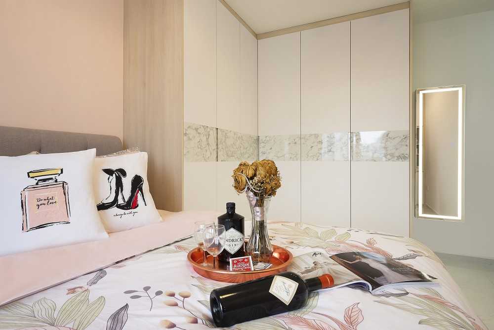 Scandinavian Bedroom with Homogeneous Tiles and Bay Window
