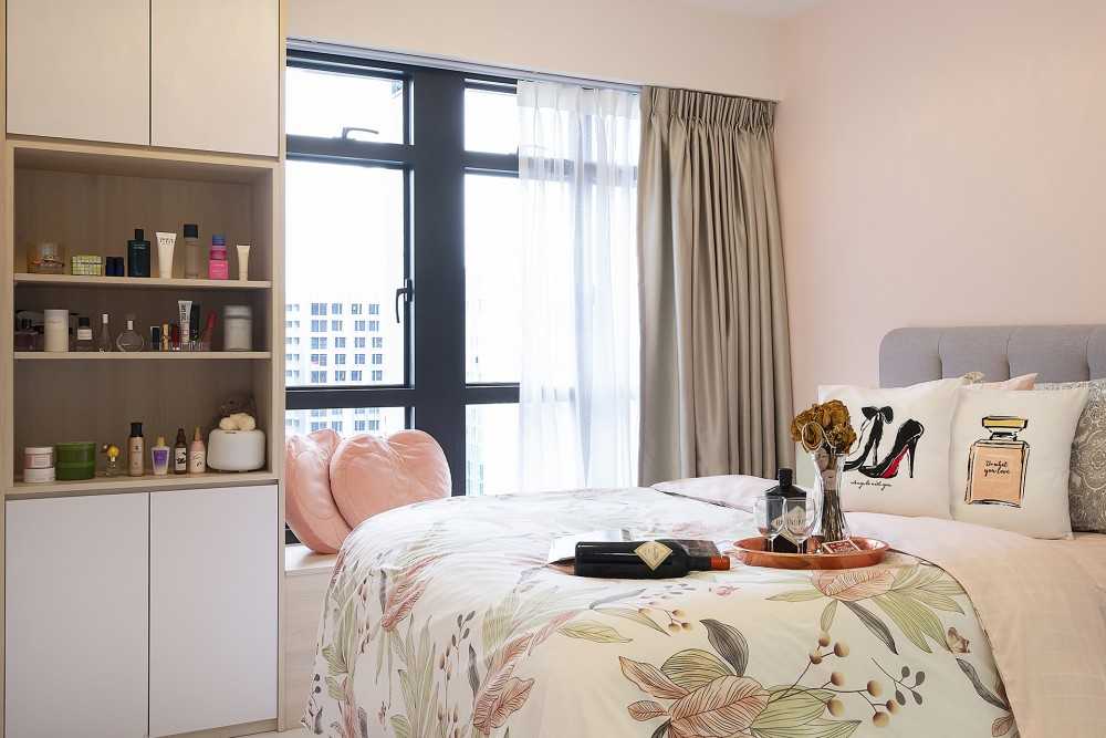 Scandinavian Bedroom with Homogeneous Tiles and Bay Window
