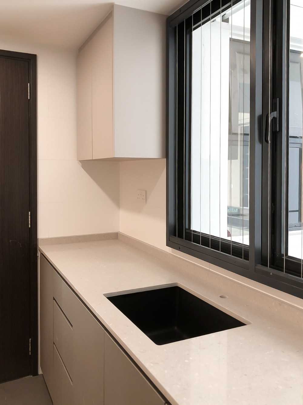 Modern Kitchen with Kitchen Window and Window Grille