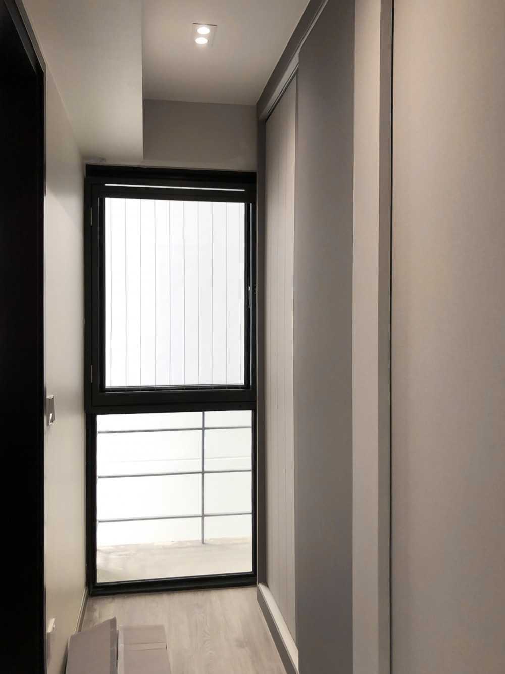 Modern Bedroom with Wardrobe and Sliding Wardrobe
