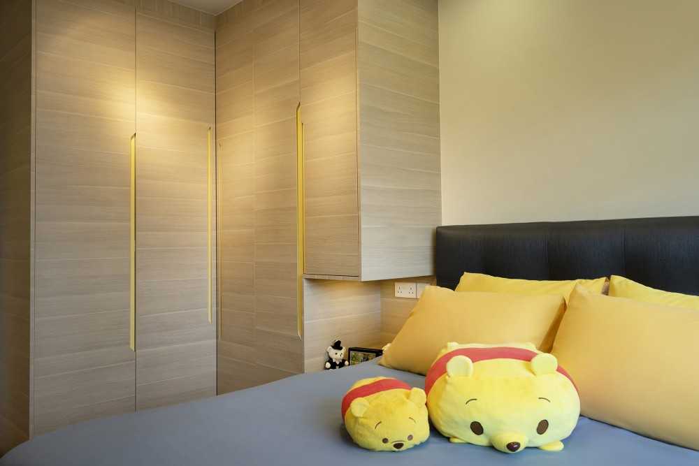 Scandinavian Bedroom with Vinyl Flooring and Cove Lighting