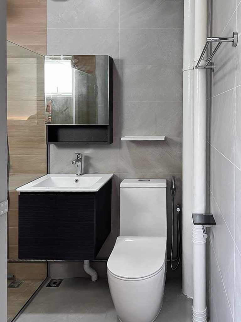 Scandinavian Bathroom with Mirror and Shower Screen