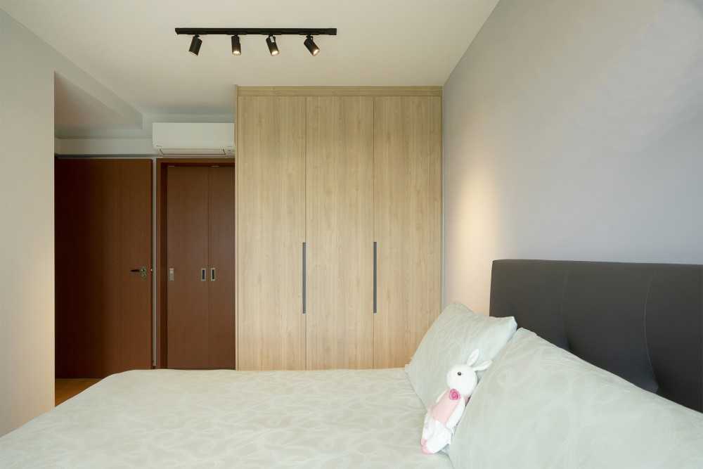 Scandinavian Bedroom with Vinyl Flooring and Wardrobe